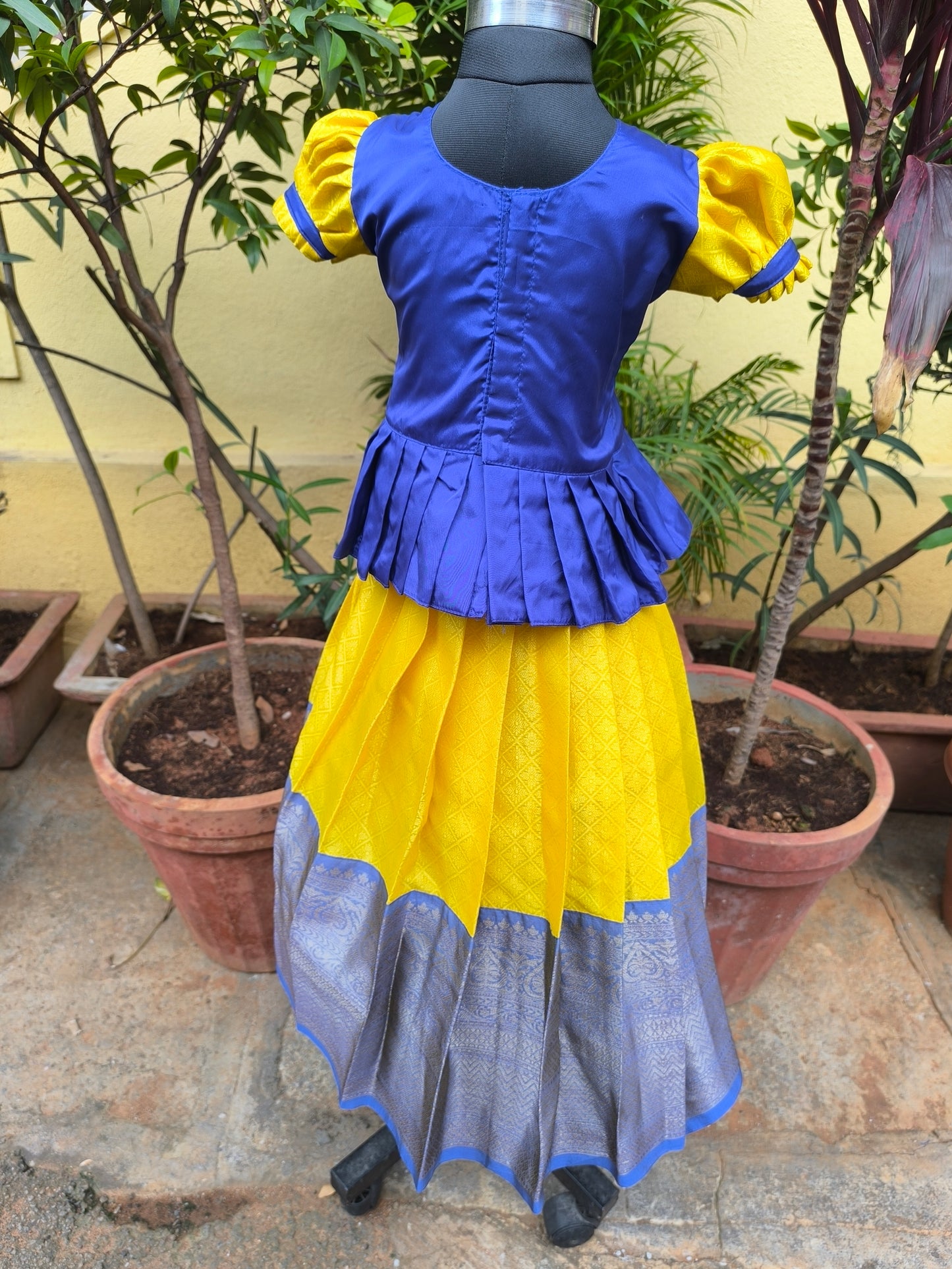 Dandelion - Kora Muslin Pattu Paavadai/Langa Blouse